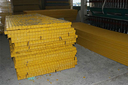  There are many FRP molded gratings in our factory