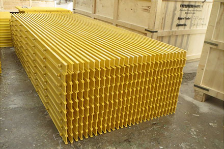 FRP pultruded gratings are packed with wooden carton 